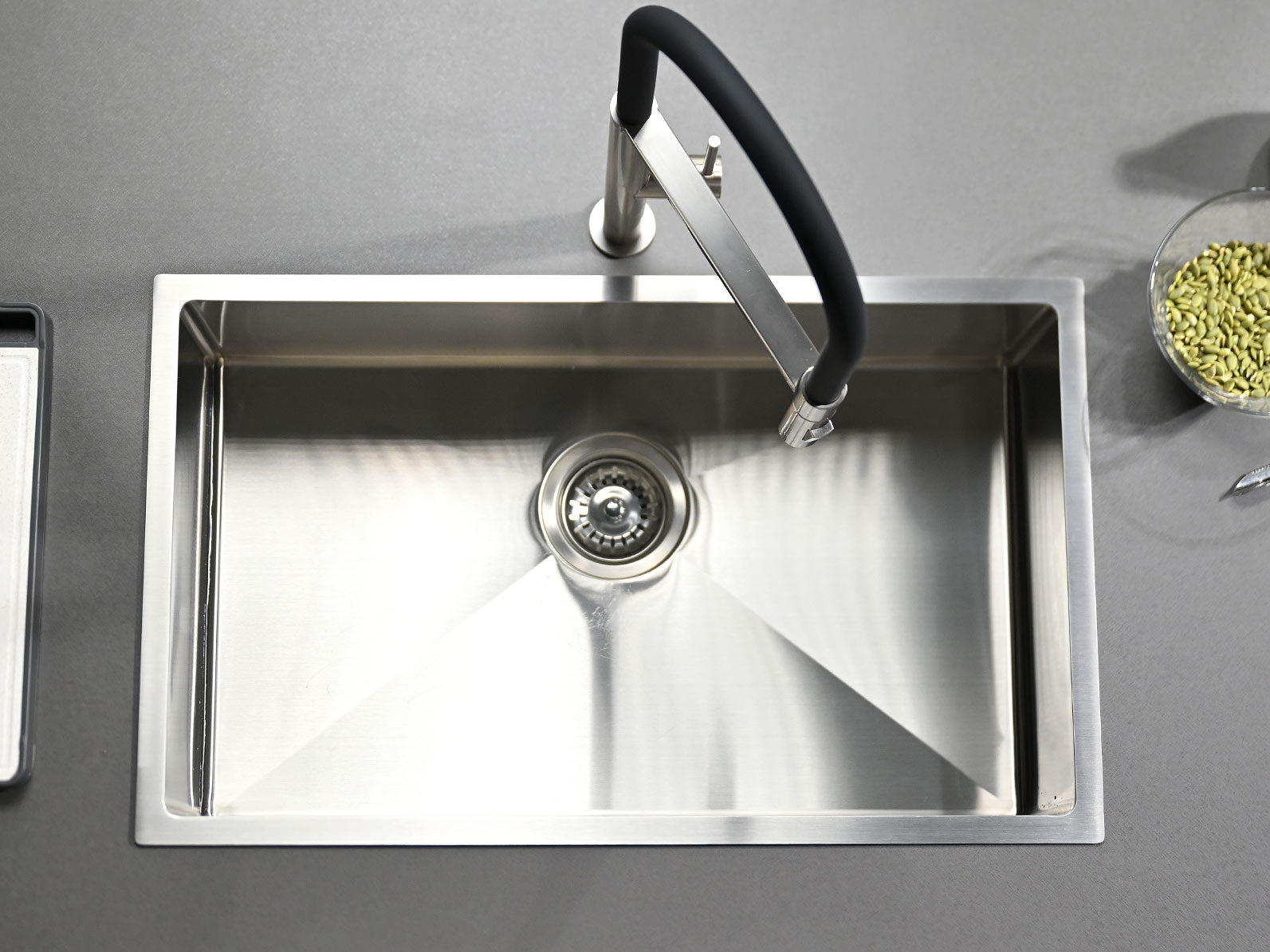 Brushed Nickel Magnetic Pull-Down Kitchen Faucet for Modern Kitchens